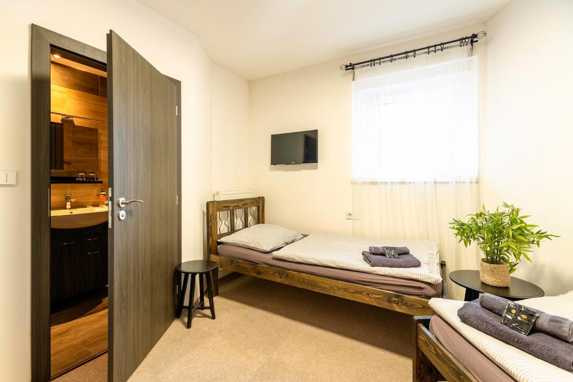 Restaurace Hotel Praha Nizbor Экстерьер фото